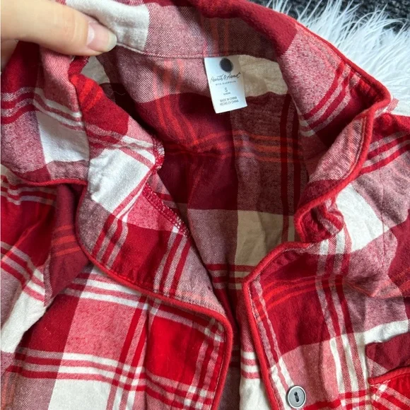 🌲 Hearth + Hand Red Classic Plaid Pajamas Set - Picture 4 of 8